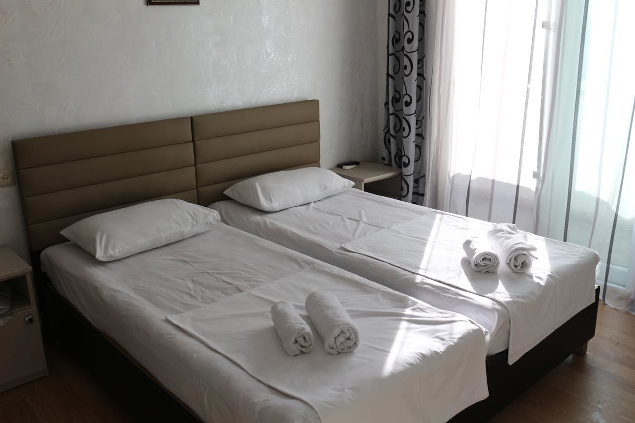 Отели типа «постель и завтрак» Roof Inn Батуми-21