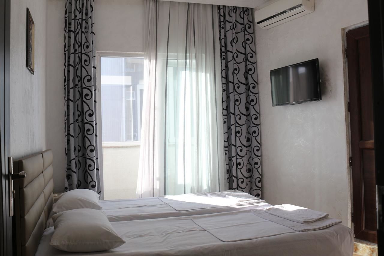 Отели типа «постель и завтрак» Roof Inn Батуми-23