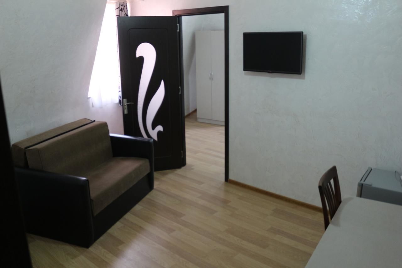 Отели типа «постель и завтрак» Roof Inn Батуми
