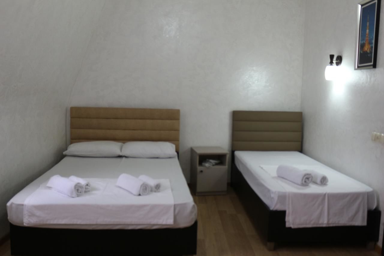 Отели типа «постель и завтрак» Roof Inn Батуми