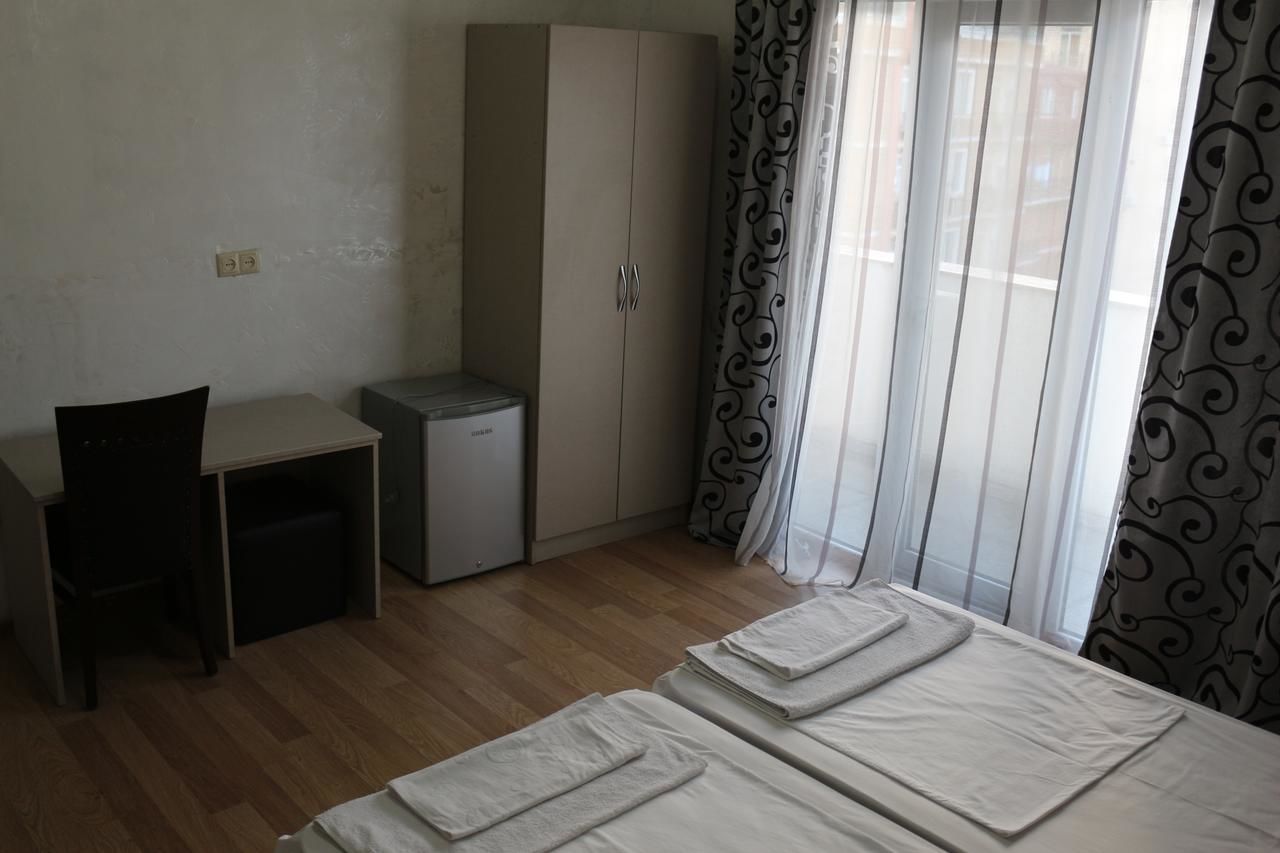 Отели типа «постель и завтрак» Roof Inn Батуми-26