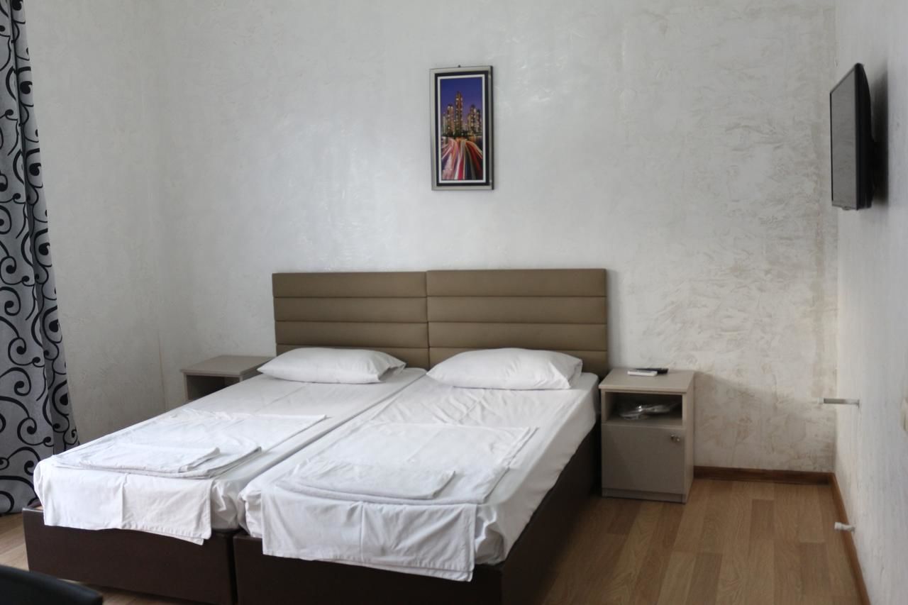 Отели типа «постель и завтрак» Roof Inn Батуми-27