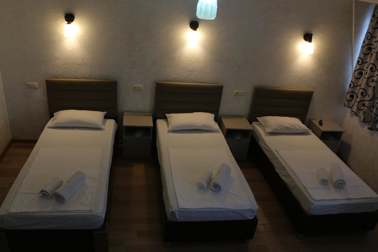 Отели типа «постель и завтрак» Roof Inn Батуми-32
