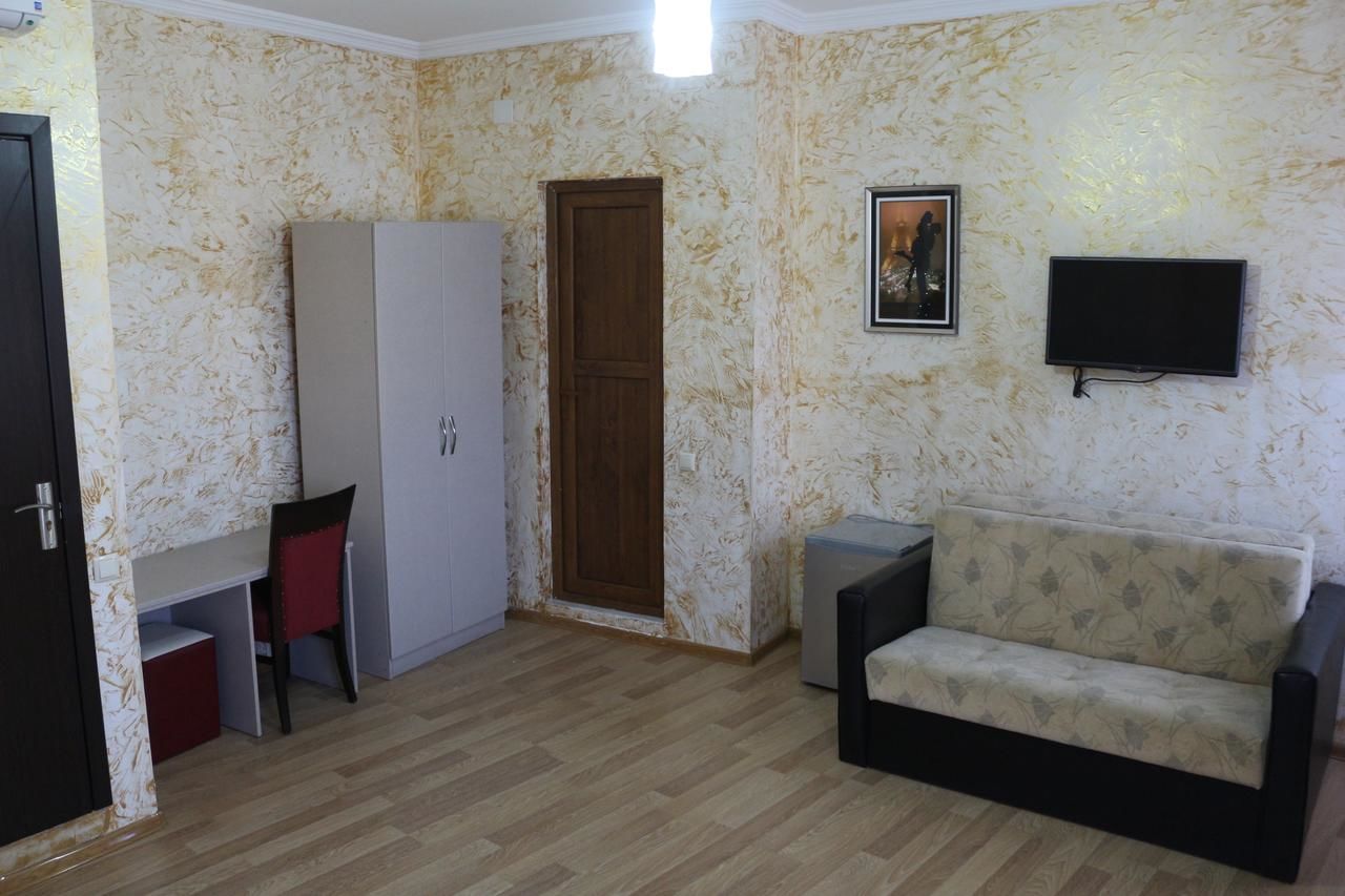 Отели типа «постель и завтрак» Roof Inn Батуми