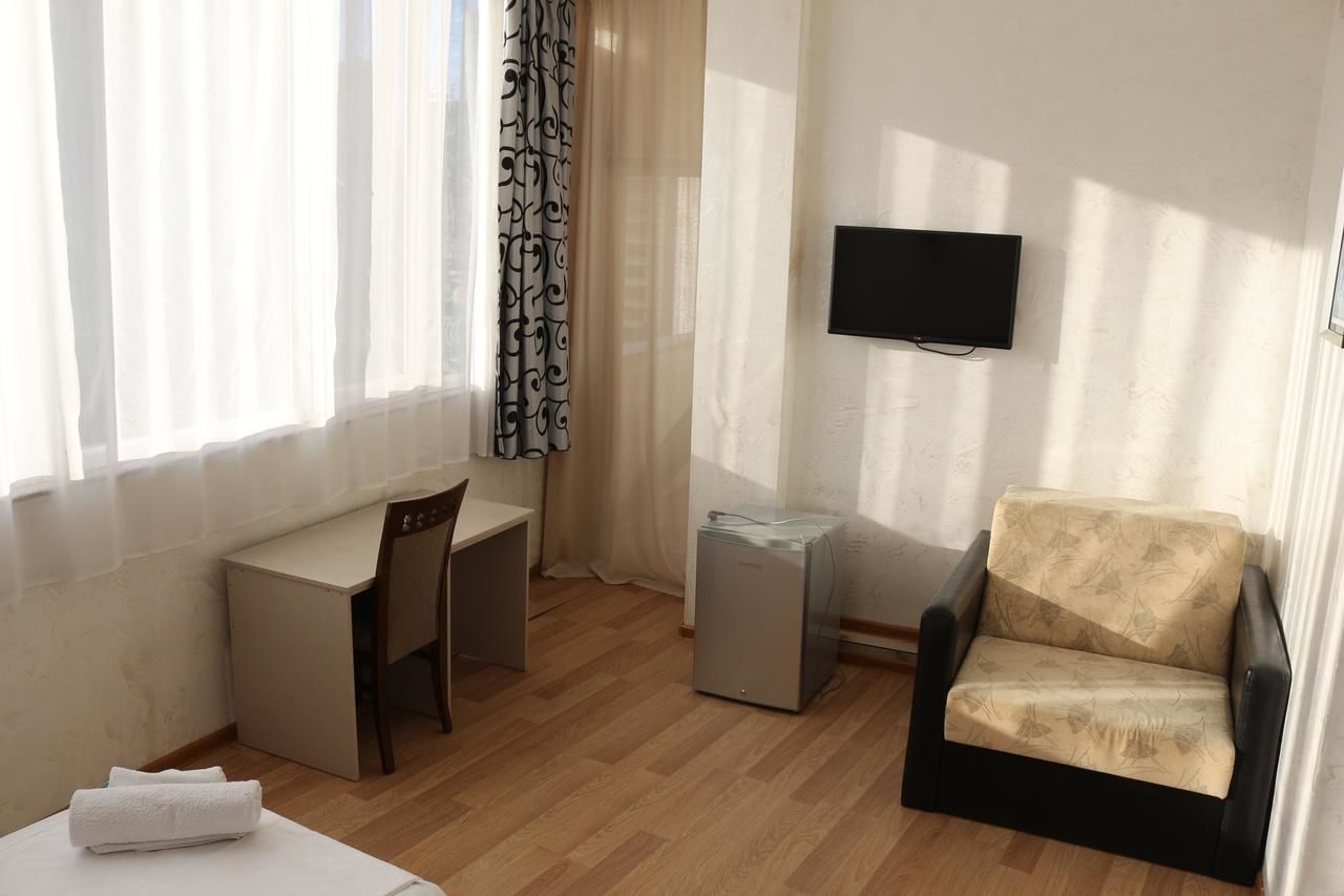 Отели типа «постель и завтрак» Roof Inn Батуми-36