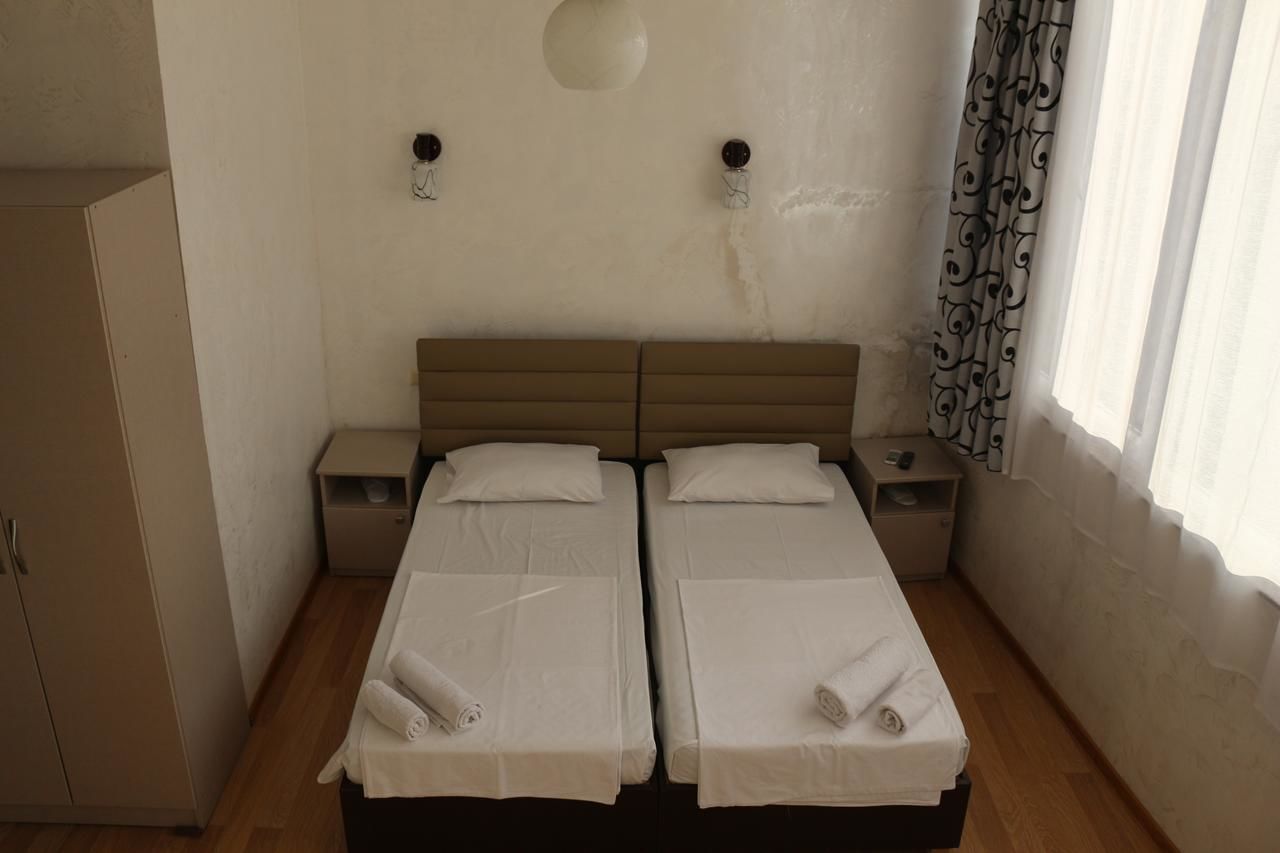 Отели типа «постель и завтрак» Roof Inn Батуми-37