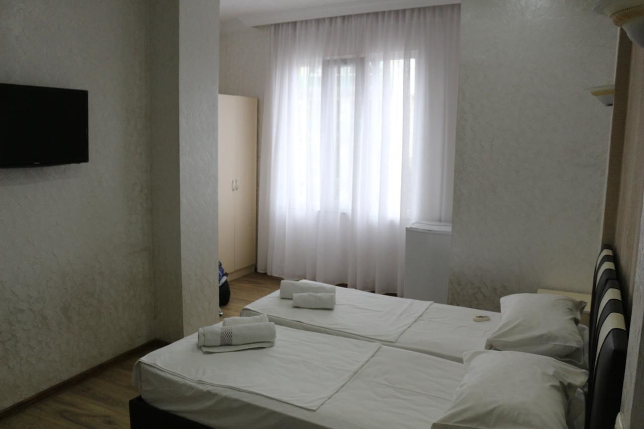 Отели типа «постель и завтрак» Roof Inn Батуми-39