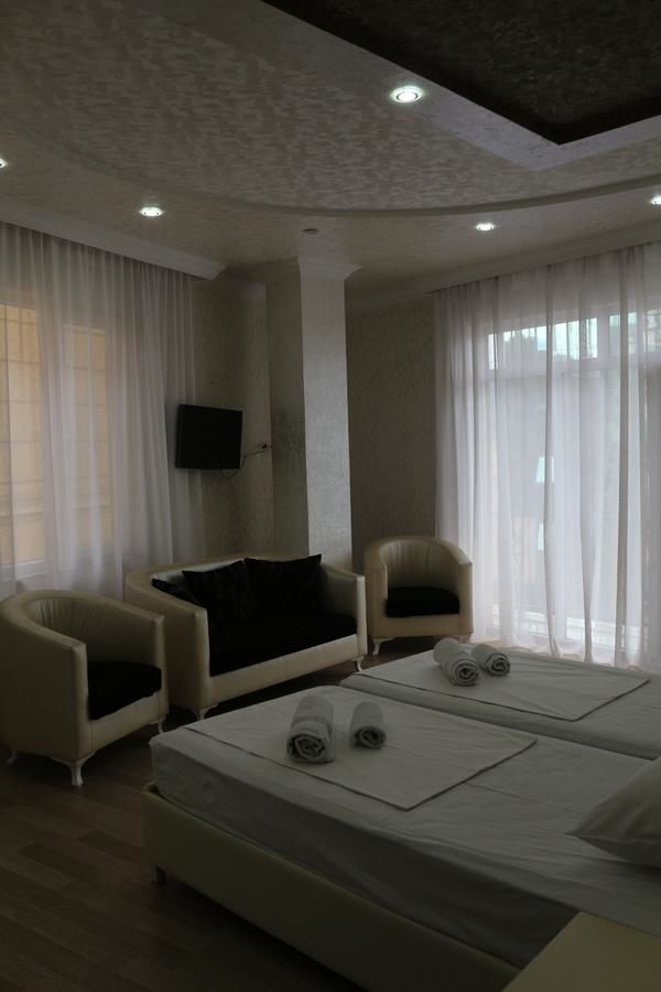 Отели типа «постель и завтрак» Roof Inn Батуми-41