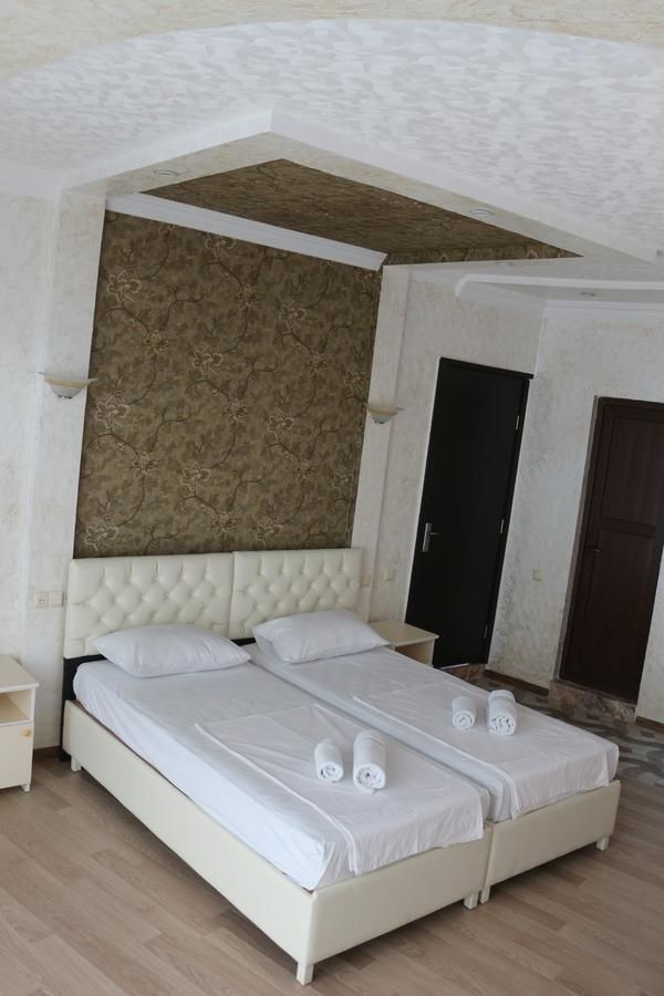 Отели типа «постель и завтрак» Roof Inn Батуми-43