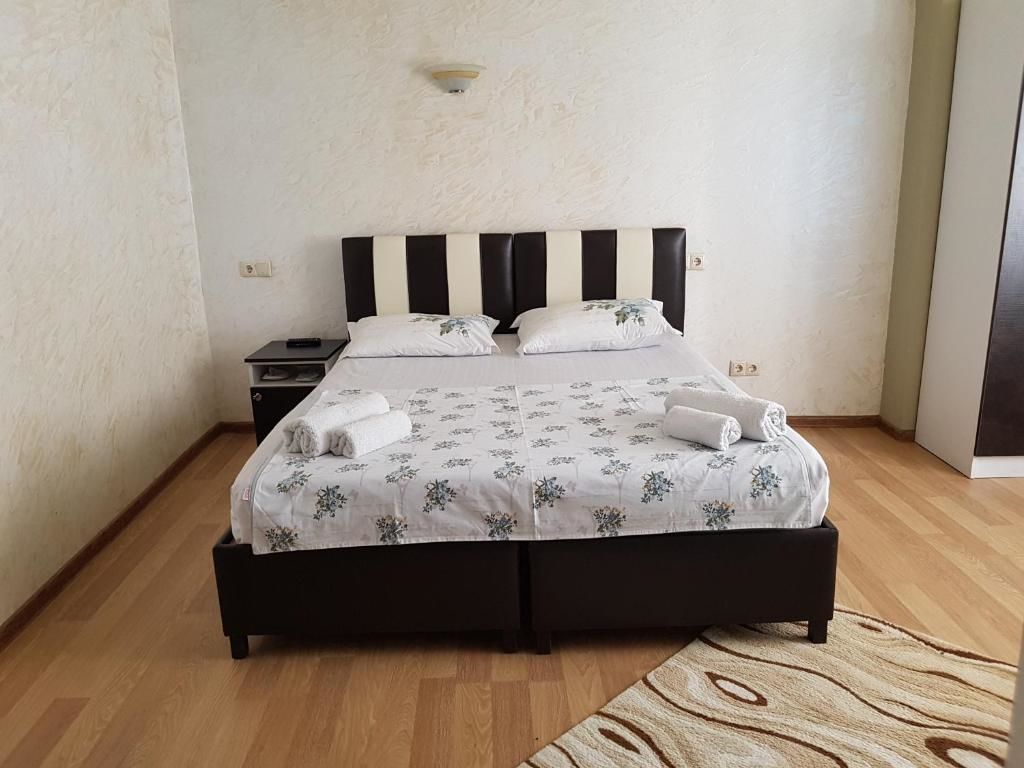 Отели типа «постель и завтрак» Roof Inn Батуми-51
