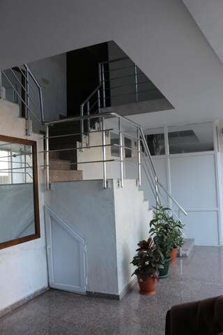 Отели типа «постель и завтрак» Roof Inn Батуми-1