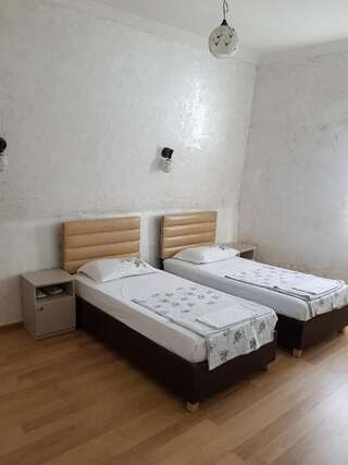 Отели типа «постель и завтрак» Roof Inn Батуми Двухместный номер с 1 кроватью или 2 отдельными кроватями-2